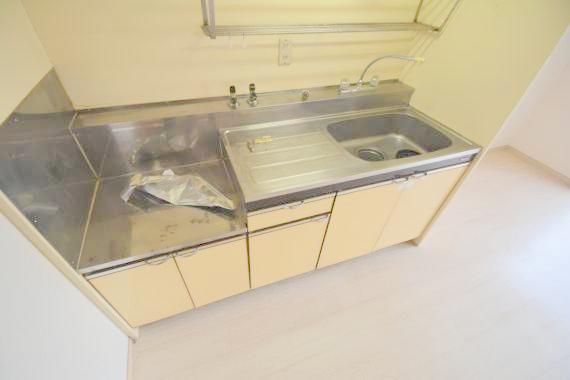 キッチン　あなたの好みに合わせたコンロを置いてくださいね。