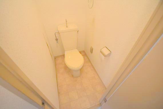 トイレ　スタンダードなトイレは清潔感があってずっと居たくなりますね。