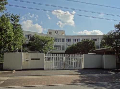 小学校　東大阪市立意岐部東小学校（小学校）まで750m