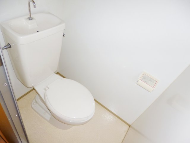 トイレ　別号室の写真です。