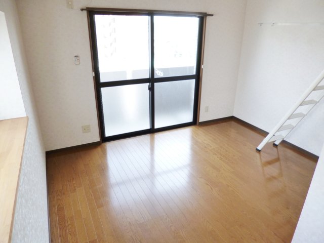 居室・リビング　別号室の写真です。