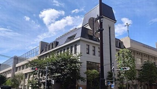 小学校　中央区立京橋築地小学校（小学校）まで246m