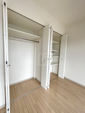 収納　ドゥーエ谷町　クローゼット