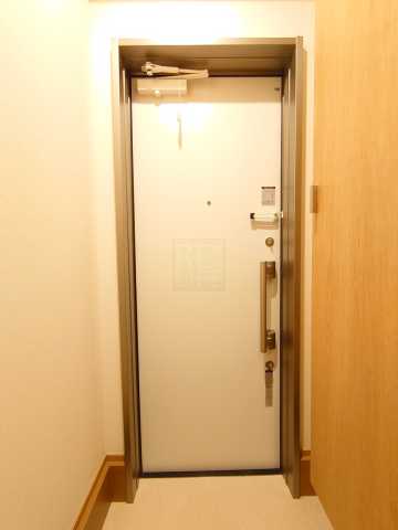 玄関　お電話でお問合せのお客様を対象に初期費用割引中。