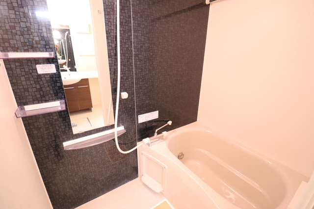 バス・シャワールーム　追い焚き給湯式浴室（浴室換気乾燥機付）