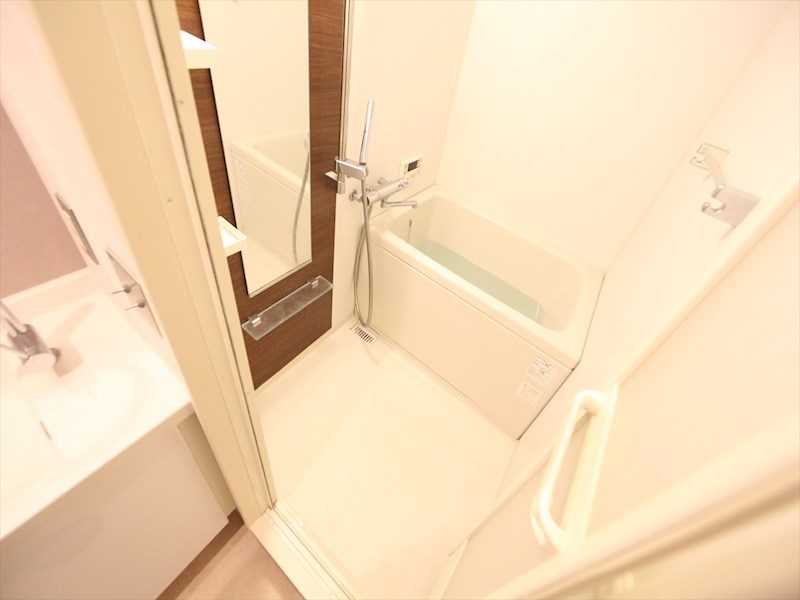 バス・シャワールーム　浴室暖房乾燥機付　追い焚き・オートバス機能付お風呂