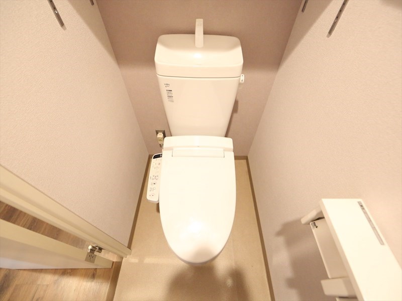 トイレ　温水洗浄暖房便座付トイレ