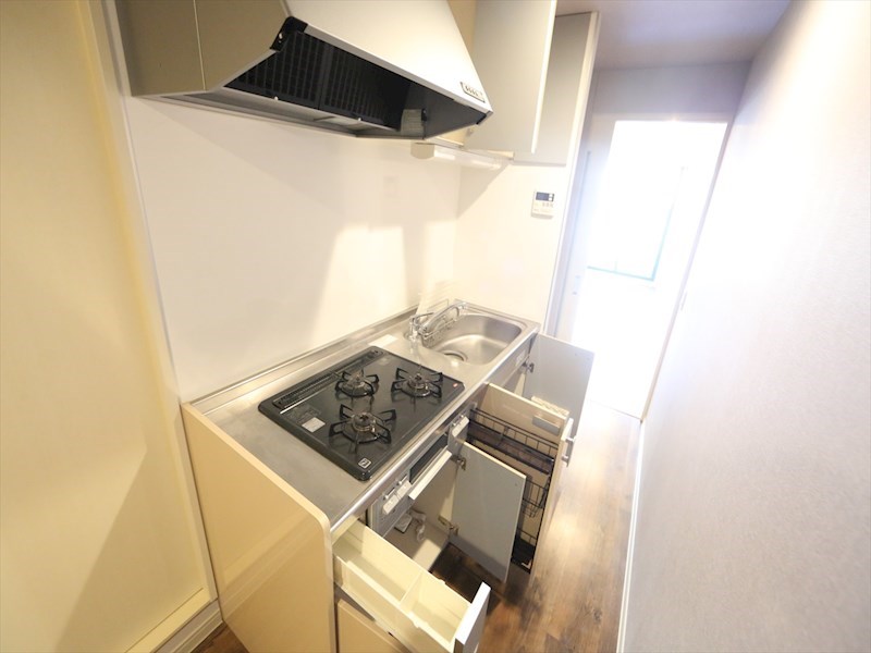 キッチン　システムキッチン（ガス3口コンログリル付）