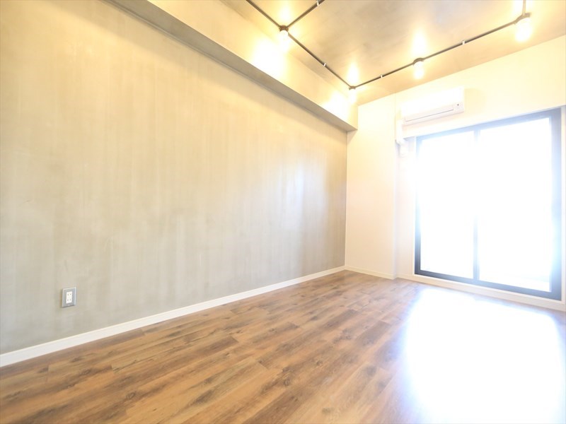 バルコニー　洋室8.8帖　エアコン付　クローゼット付　バルコニー