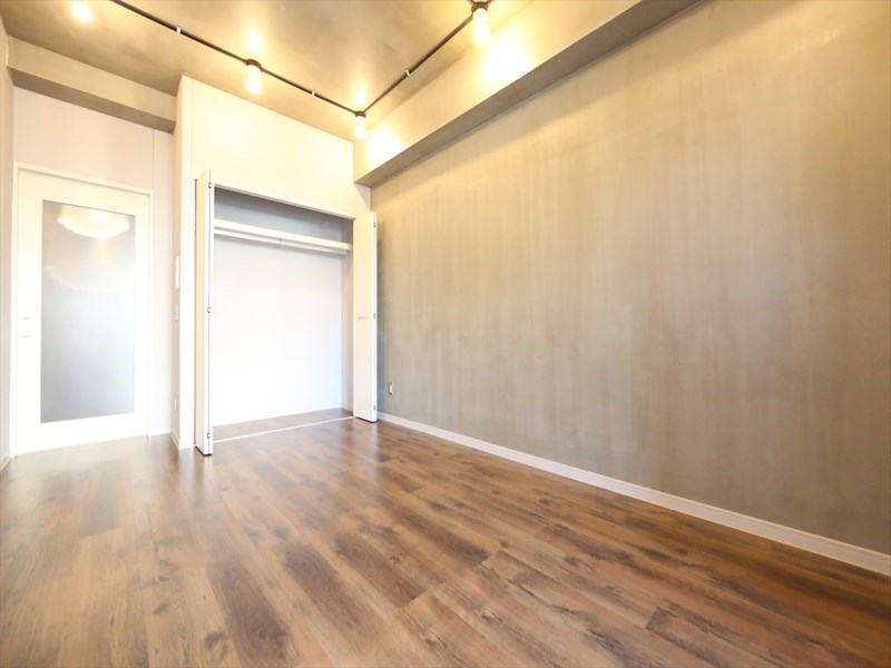 居室・リビング　洋室8.8帖　クローゼット（収納充実してます）