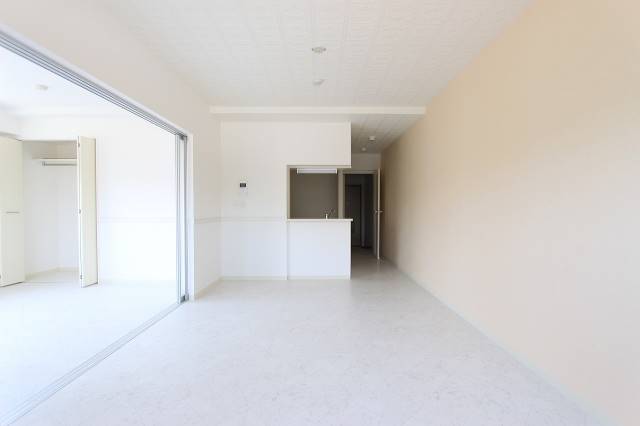 居室・リビング　明るいリビングです。