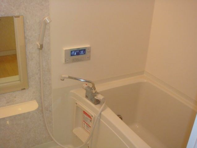 バス・シャワールーム　浴室乾燥機付きです。