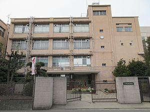 中学校　大阪市立瓜破西中学校（中学校）まで568m