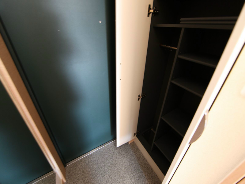 玄関　玄関　シューズボックス付（収納充実してます）