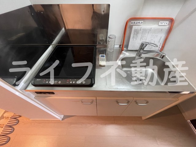 キッチン　コンパクトなキッチンで掃除もラクラク