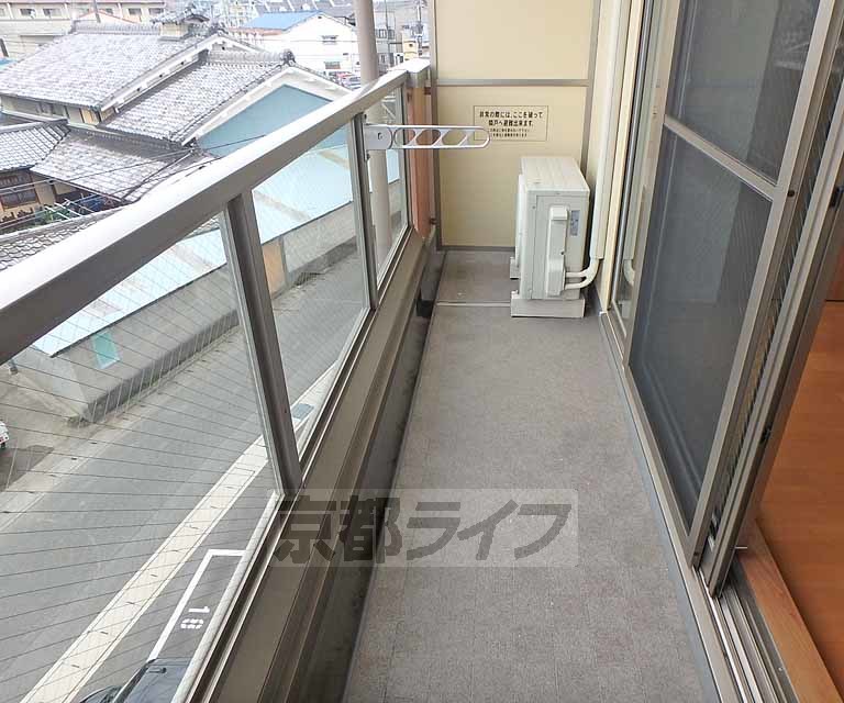 バルコニー　洗濯物はこちらへ