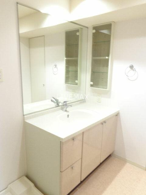 洗面設備　仲介手数料は賃料の半月分です