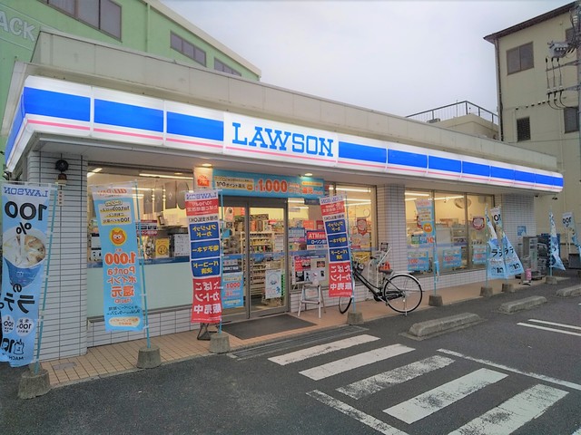 コンビニ　ローソン白鳥四丁目店（コンビニ）まで180m