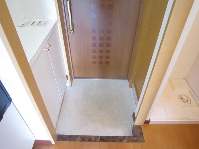 玄関　★下駄箱付き玄関★