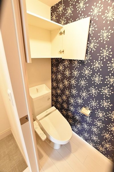 トイレ　温水洗浄便座付き