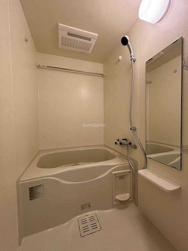 バス・シャワールーム　コンパクトで使いやすいお風呂です