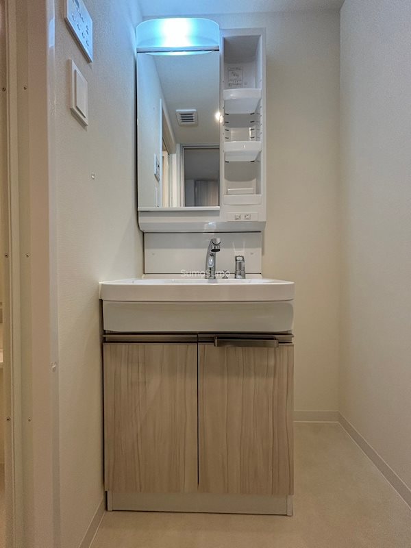 洗面設備　コンパクトで使いやすい洗面所