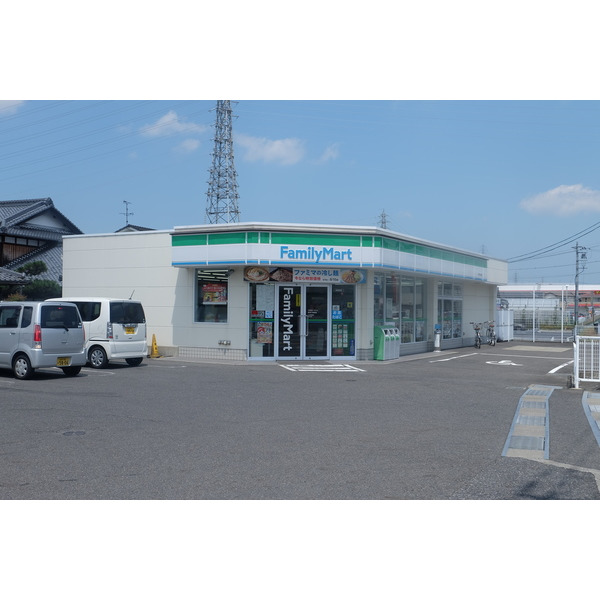 コンビニ　ファミリーマート野洲久野部店（コンビニ）まで273m