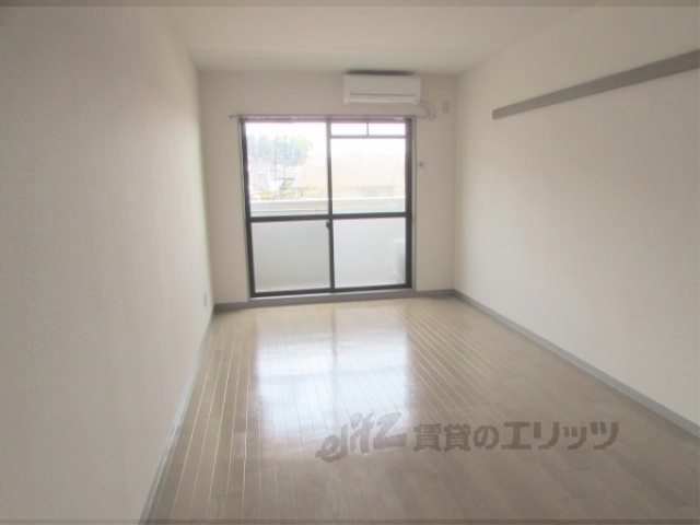 居室・リビング　９．８帖の洋室です。