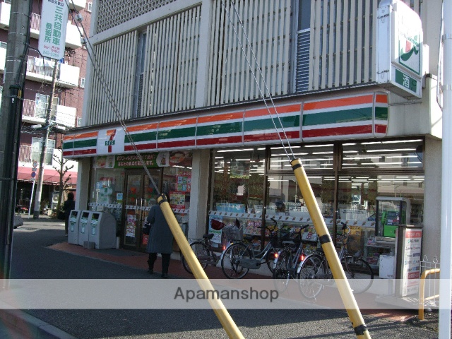 コンビニ　セブンイレブン（コンビニ）まで687m