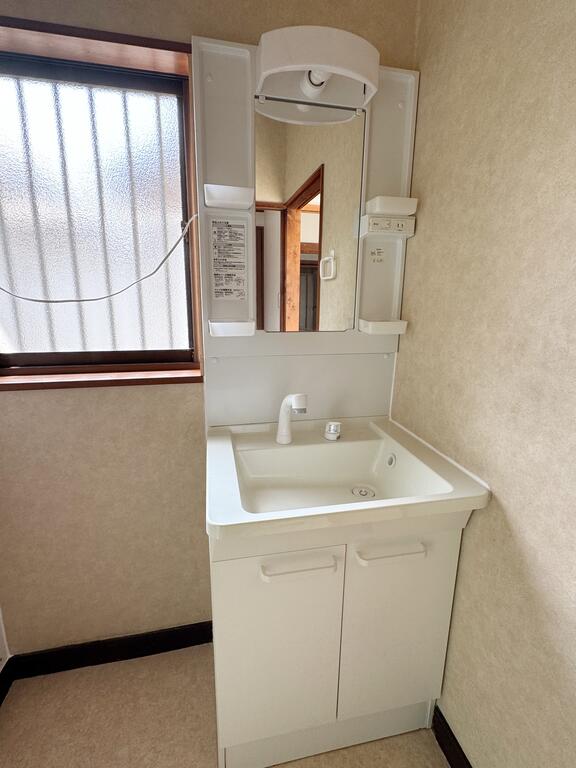 亀井町一戸建て賃貸の内装写真