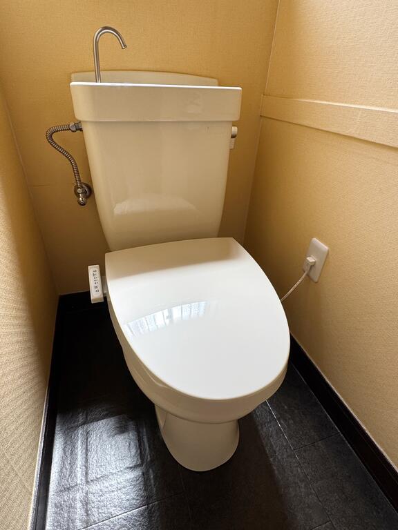 亀井町一戸建て賃貸のトイレ写真
