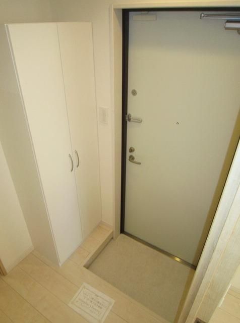 玄関　大きなシューズボックス付き