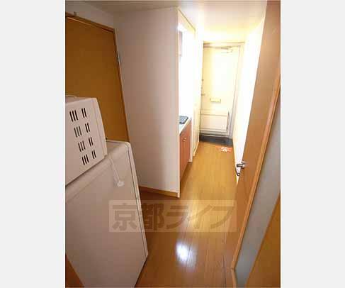 その他部屋・スペース　お部屋から見た廊下です（家具の有無は要確認）