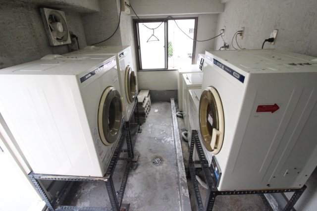 その他共有部分　コインランドリーあります