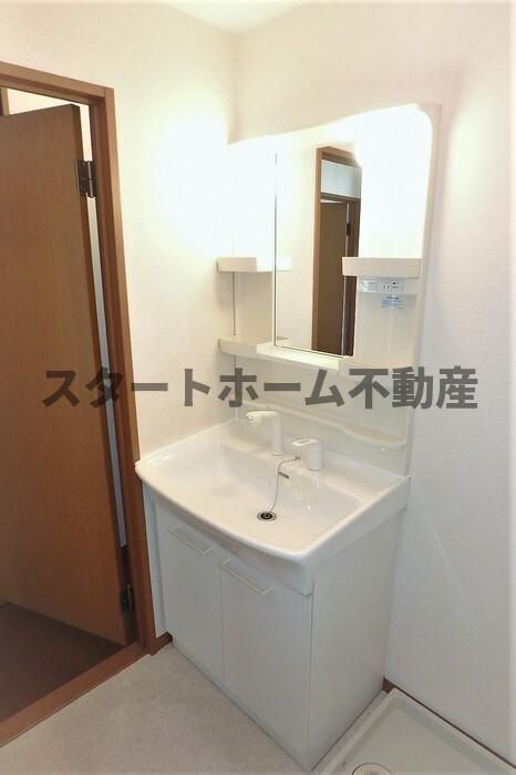 洗面設備　スペースが確保できる洗面所です