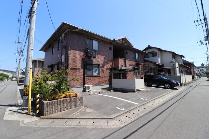 建物外観　落ち着いた雰囲気の外観です