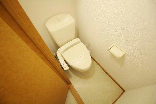 トイレ　温水便座設置済み