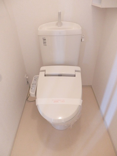 トイレ　写真は別号室のものです。