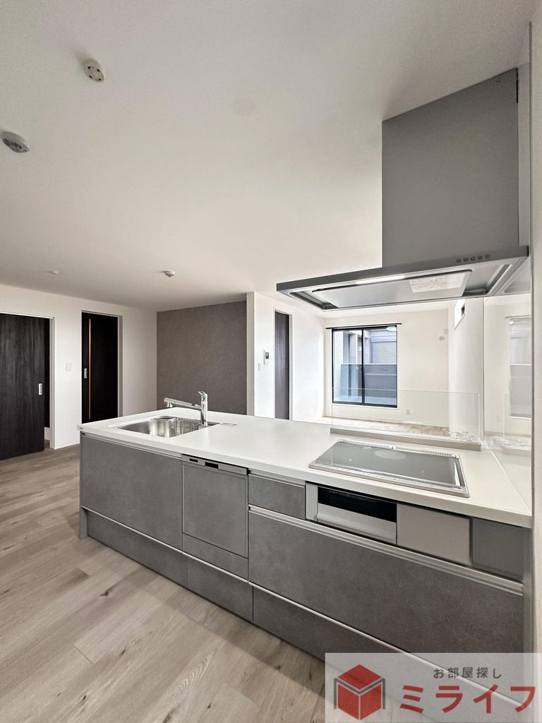 キッチン　別色仕様あり（イメージ）