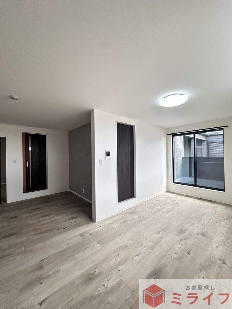 バルコニー　別色仕様あり（イメージ）