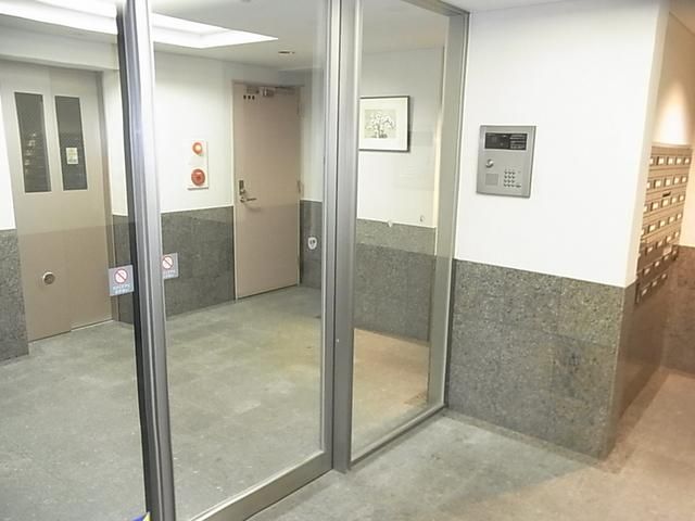 エントランス　オートロック完備
