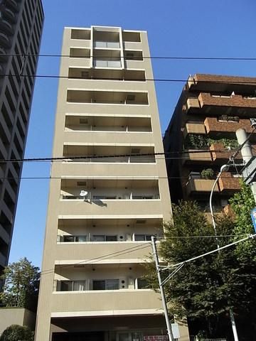 建物外観　総タイル貼りの重厚感あふれる外観