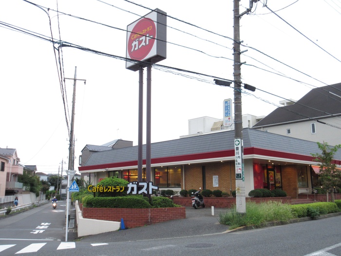 飲食店　ガスト（飲食店）まで745m