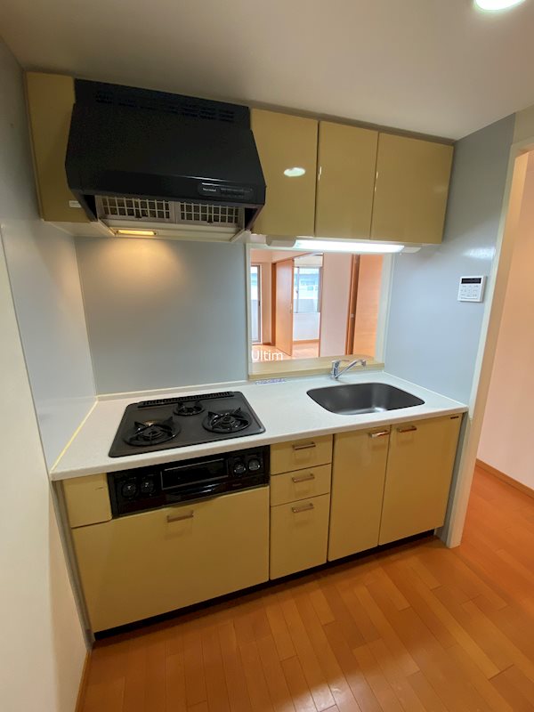 キッチン　※別のお部屋の写真です