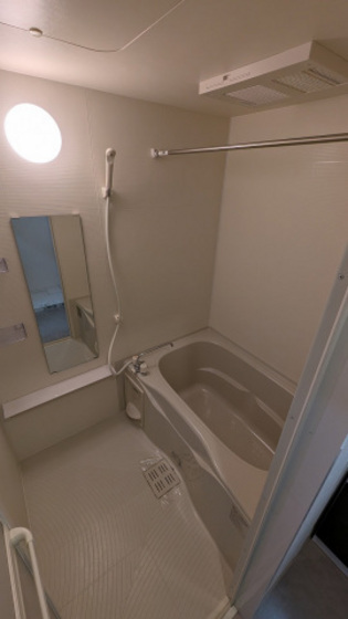 バス・シャワールーム　※別部屋の写真です