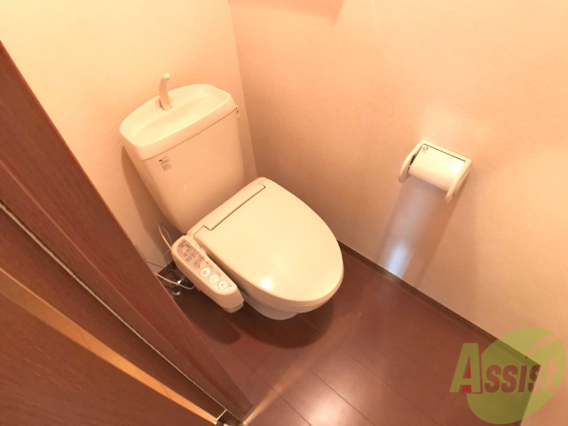 トイレ　トイレはウォシュレット機能付きです。安心して使用できますね