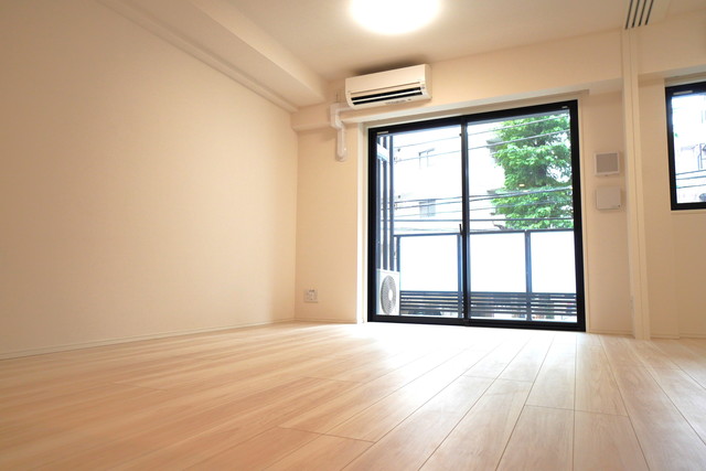 居室・リビング　写真は同タイプ住居です。