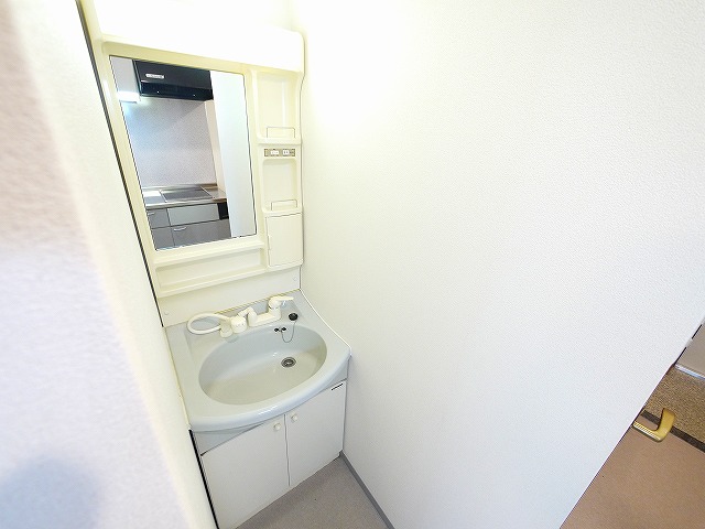 洗面設備　朝の身支度には欠かせない独立洗面化粧台