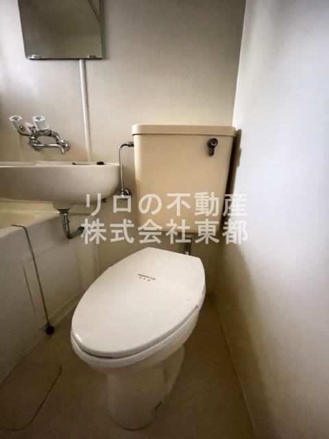 トイレ　白を基調とした空間で清潔感のあるトイレです♪