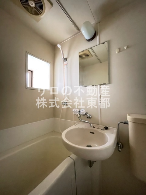 洗面設備　洗面台もついているので、ここで洗顔できますね☆